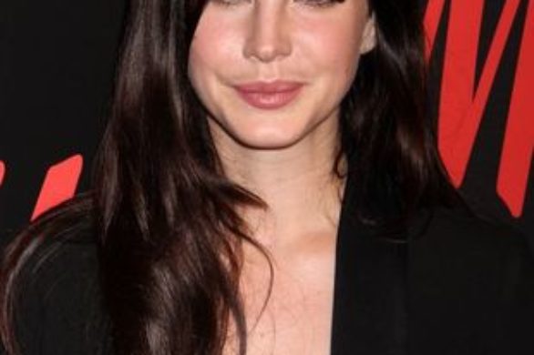 Lana Del Rey cała w czerni (FOTO)