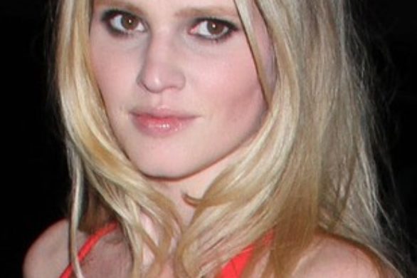 Lara Stone pokazała ciążowy brzuszek (FOTO)