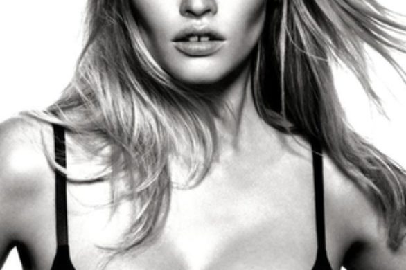 Lara Stone w push-upie Calvina Kleina (FOTO)
