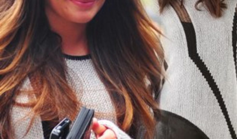 Lea Michele w asymetrycznym swetrze (FOTO) Lea Michele w asymetrycznym swetrze (FOTO)
