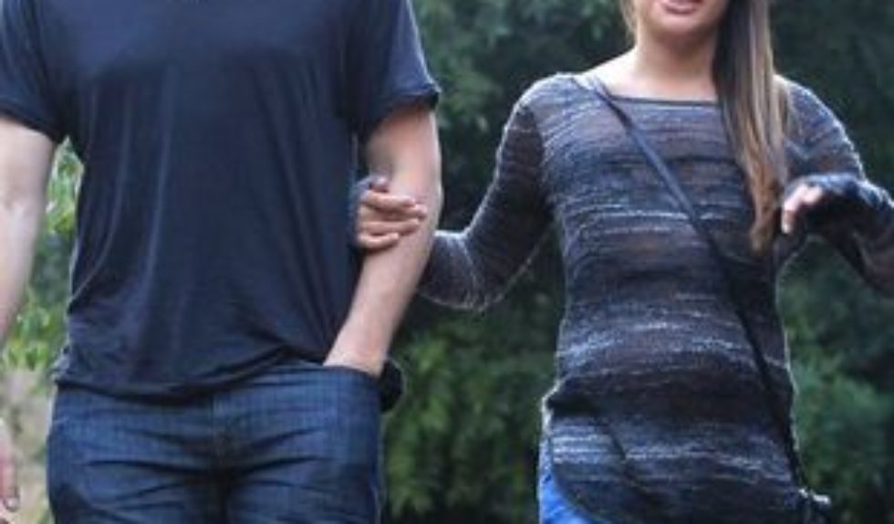 Która gwiazda nosi poszarpane jeansy? (FOTO)