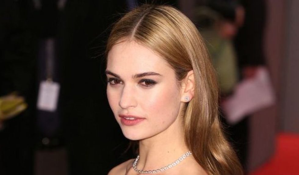 Lily James NAGA w kampanii My Burberry Black (FOTO) Lily James NAGA w kampanii My Burberry Black (FOTO)