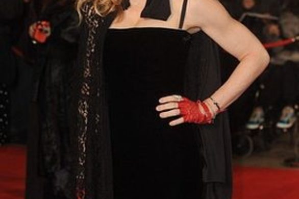 Madonna w długiej, czarnej sukni (FOTO)