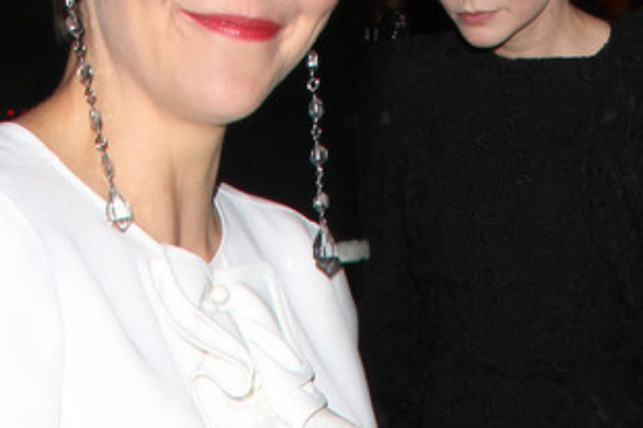 Maggie Gyllenhaal i Carey Mulligan w kreacjach od Prady