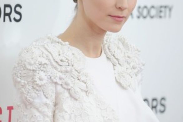Rooney Mara w białej sukience Alexandra McQueena