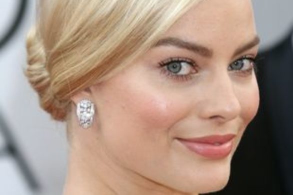 Margot Robbie – najlepsza fryzura i makijaż Złotych Globów?