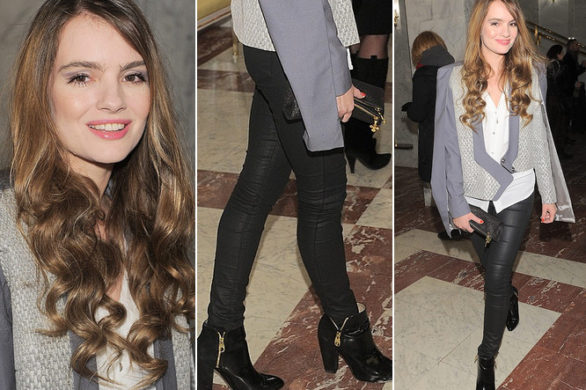 Marysia Niklińska wie jak się ubrać do teatru (FOTO)