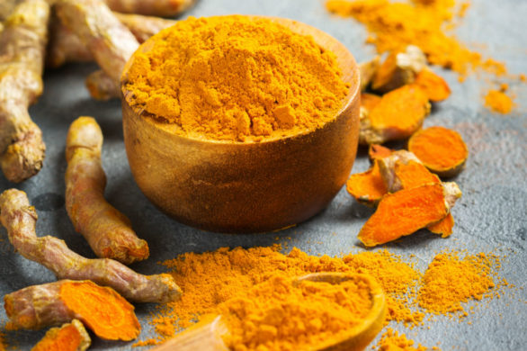 Wielozadaniowa maseczka z kurkumy. Ma więcej zalet niż składników