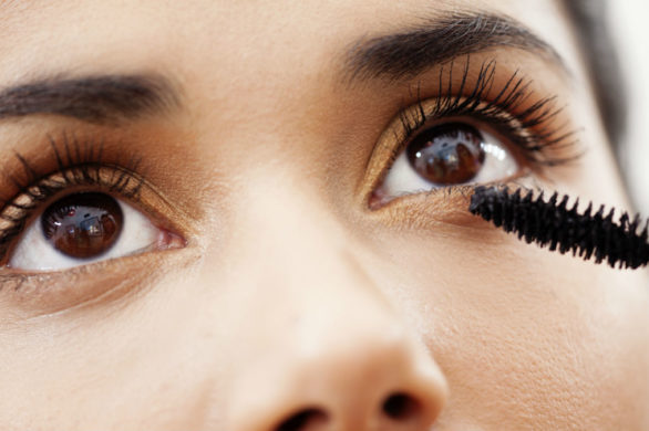 Kobieta straciła wzrok po zastosowaniu 20-letniej maskary!