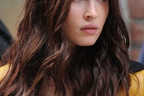 Megan Fox w żółtej kurteczce (FOTO)