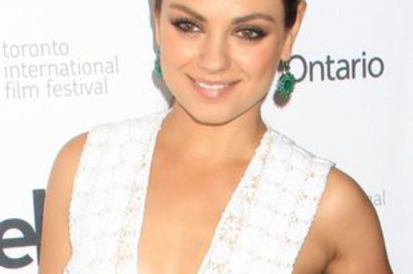 Mila Kunis w Bulberry Prorsum (FOTO)