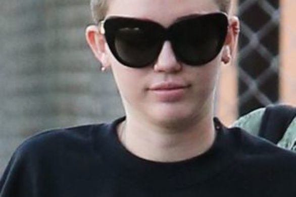 Miley Cyrus cała w czerni (FOTO)
