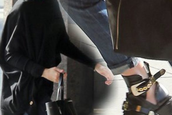 Miley Cyrus w butach od Balenciagi (FOTO)