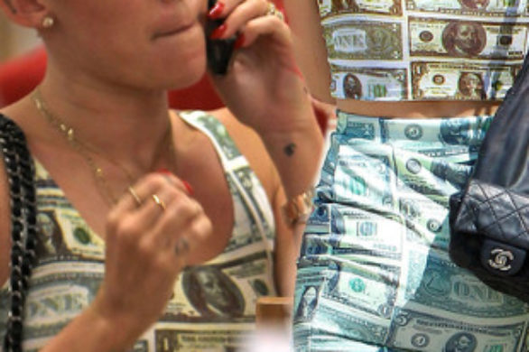 Miley Cyrus ma słabość do dolarów