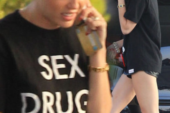 Miley Cyrus odważnie łączy style (FOTO)