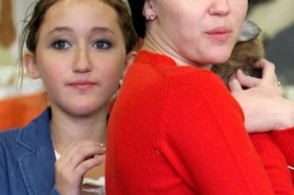 Miley i Noah Cyrus na zakupach (FOTO)