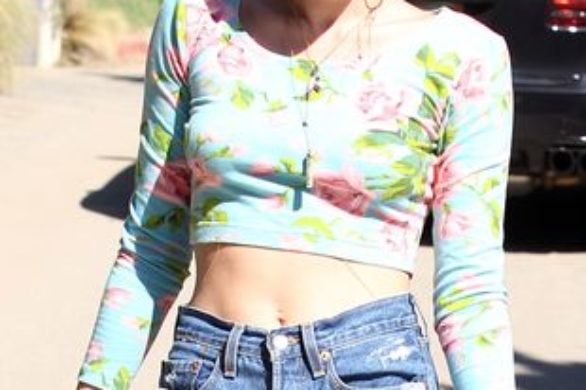 Miley Cyrus – pastele plus jeans (FOTO)