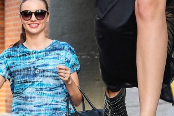 Miranda Kerr w czarnej spódnicy z rozcięciem