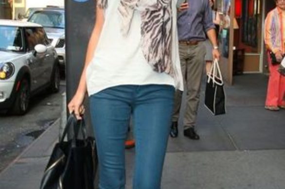 Miranda Kerr w zeberkowej apaszce (FOTO)