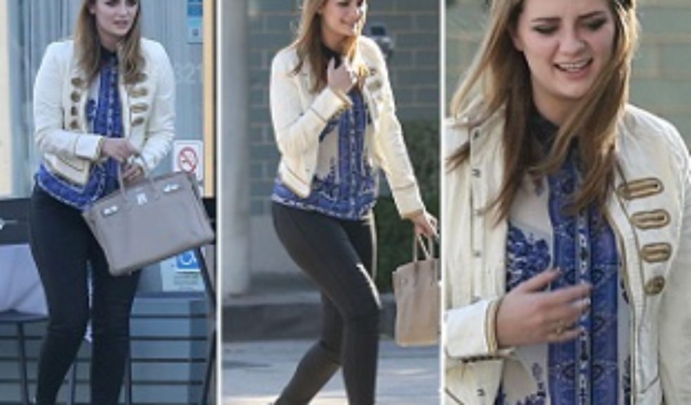 Mischa Barton w białej marynarce z torebką Birkin Mischa Barton w białej marynarce z torebką Birkin