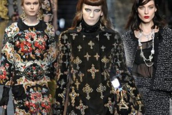 Moda z wybiegu: mroczny glamour