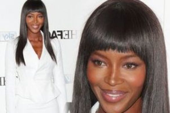 Naomi Campbell tym razem w bieli (FOTO)
