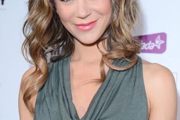 Elegancka Natalia Lesz na pokazie Agnieszki Maciejak