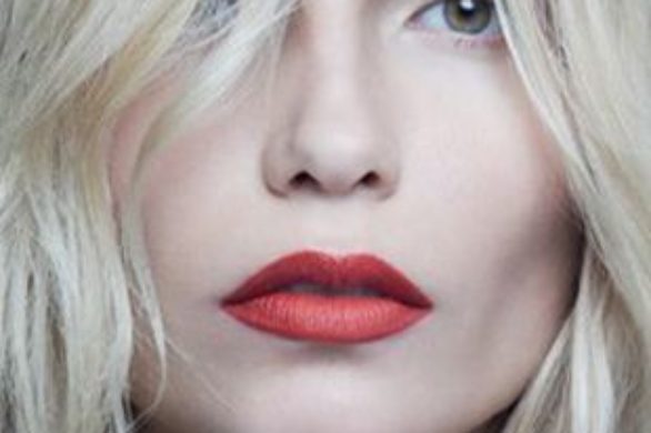 Natasha Poly na okładce Vogue Russia