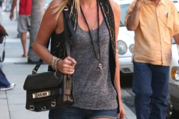 Nicky Hilton w kowbojkach