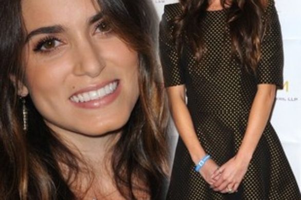 Nikki Reed w skromnej sukience w kropki (FOTO)