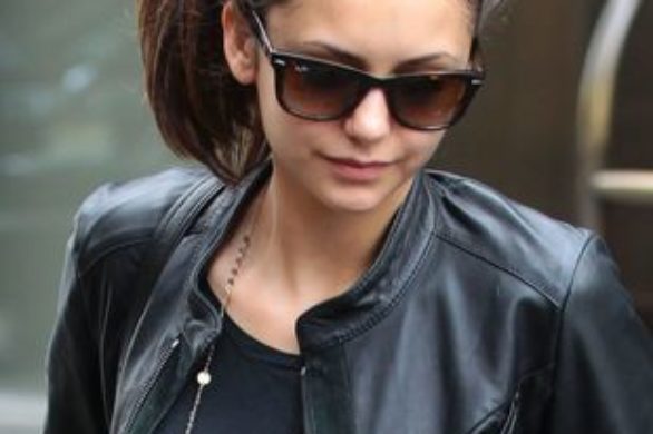 Nina Dobrev w spodniach ombre i botkach od Isabel Marant