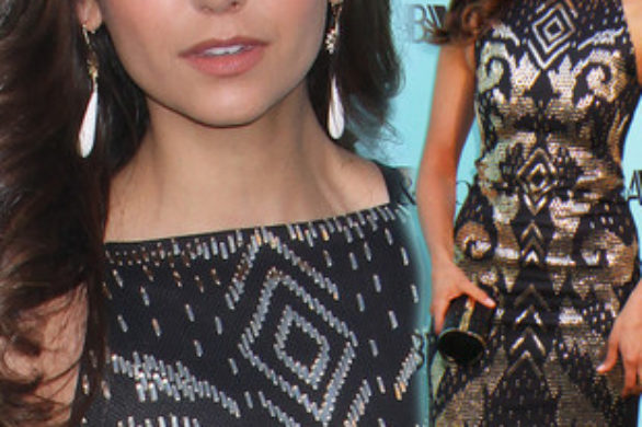 Nina Dobrev seksowna w Versace (FOTO)