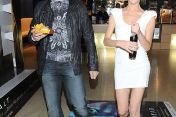 Natalia Lesz z chłopakiem w kinie