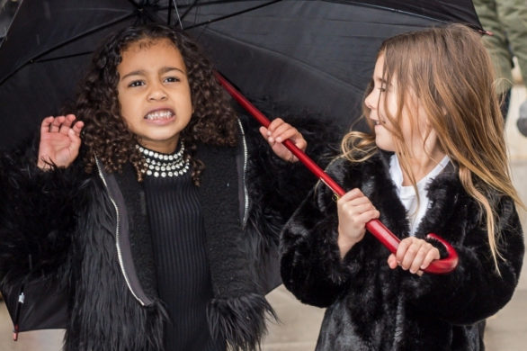 5-letnia North West odtwarza konturowanie Kim Kardashian! Urocze!