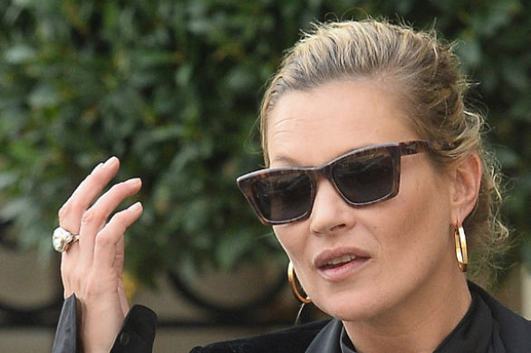 Co się stało z top modelką?! Zmęczona i zaniedbana Kate Moss w Paryżu (FOTO)