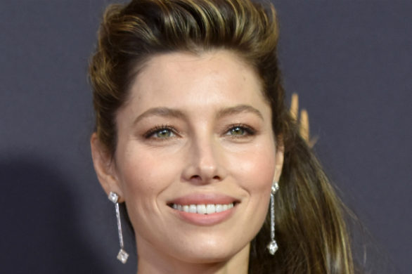 Błyszcząca sukienka Jessiki Biel najlepszą stylizacją na ceremonii Emmy Awards?