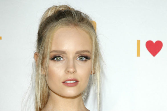 Czarne włosy i prosta grzywka. Olga Kalicka wygląda jak prawdziwa femme fatale