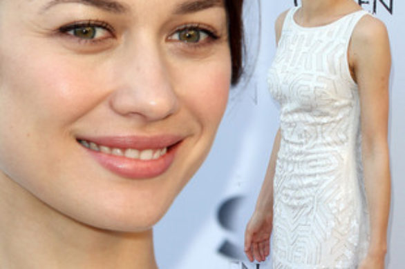 Olga Kurylenko subtelna w bieli