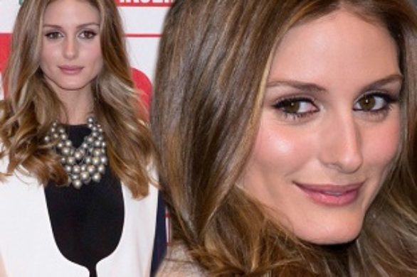 Olivia Palermo w jasnej kamizelce i sandałach Pikolinos