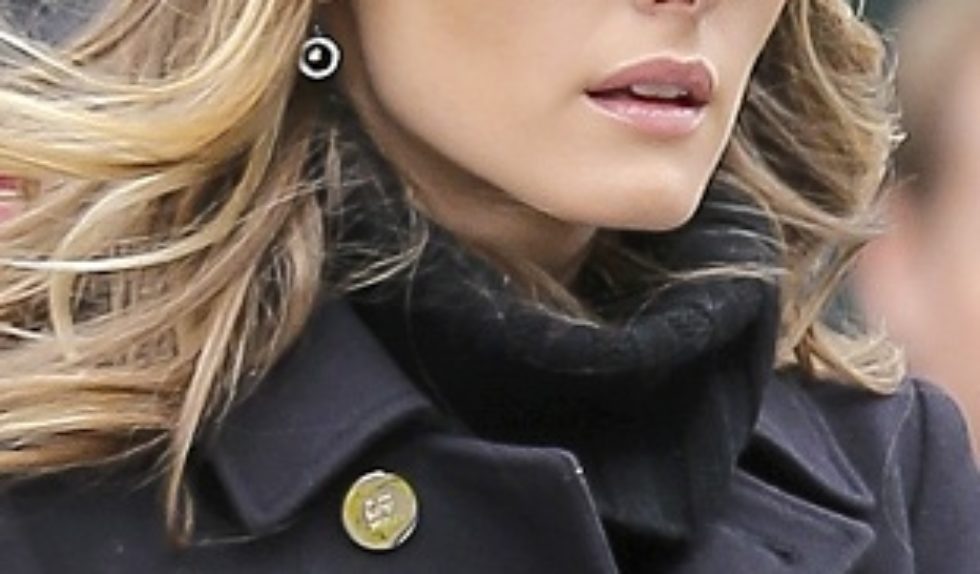 Olivia Palermo w czarnym płaszczu