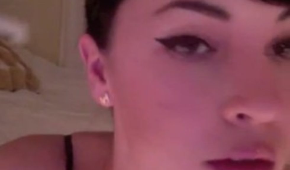 Prosty sposób na perfekcyjną kreskę (VIDEO)