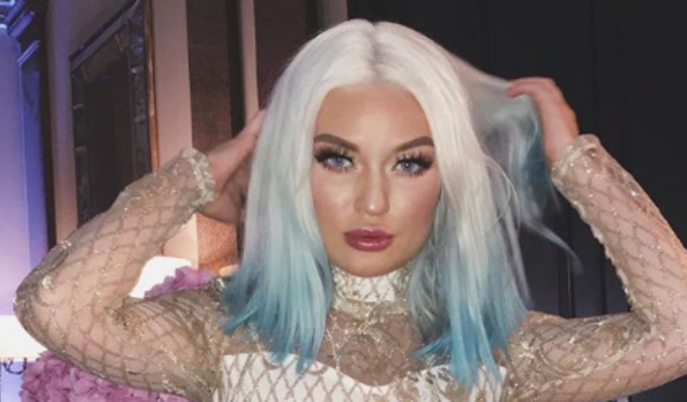 Blogerka chciała stworzyć piegi za pomocą henny…Takie efektu się nie spodziewała