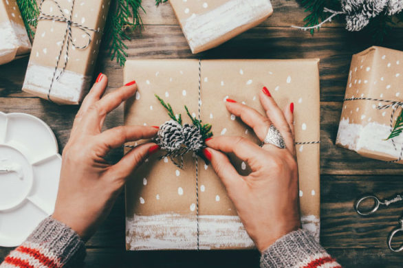 Kosmetyki na prezent, które zrobisz sama. Wyglądają jakbyś kupiła je w drogerii