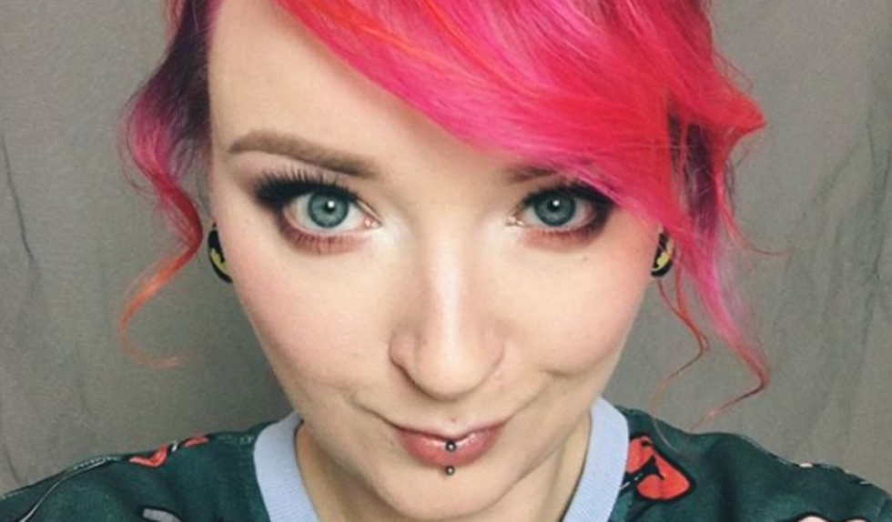 RedLipstickMonster znowu zmienia kolor! Tym razem postawiła na jasny odcień