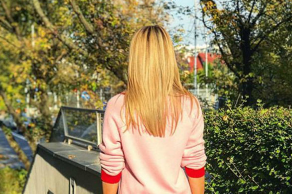 Małgorzata Rozenek wybrała się na spacer w długich, różowych kozakach z weluru
