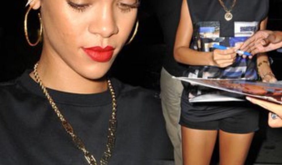 Rihanna w butach ze skóry węża (FOTO)