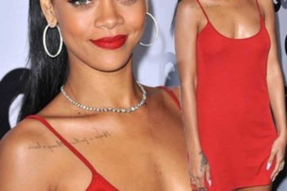 Rihanna w turkusowym kostiumie kąpielowym
