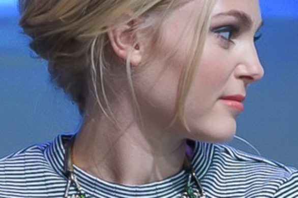 Niedbały koczek AnnySophii Robb