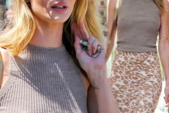 Rosie Huntington-Whiteley zapomniała biustonosza (FOTO)