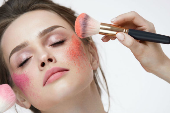 Róż do policzków zakryje czerwone krosty? A jednak!